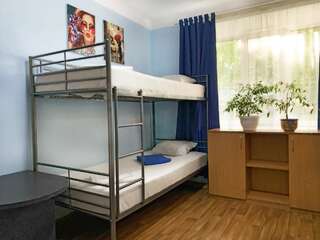 Хостелы Alla House Hostel Киев Кровать в общем 6-местном номере-1